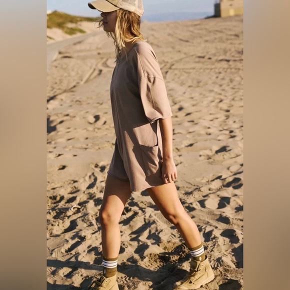 NEW FP Movement Free People Women's Hot Shot Tee Romper Mocha Latte Size Medium - Picture 2 of 4